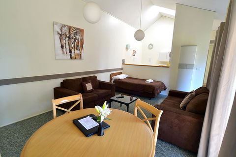 Executive Hideaway - Accommodation BNB 25