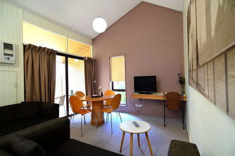 Executive Hideaway - Accommodation BNB 16