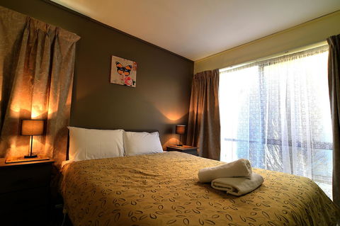 Executive Hideaway - Accommodation BNB 11
