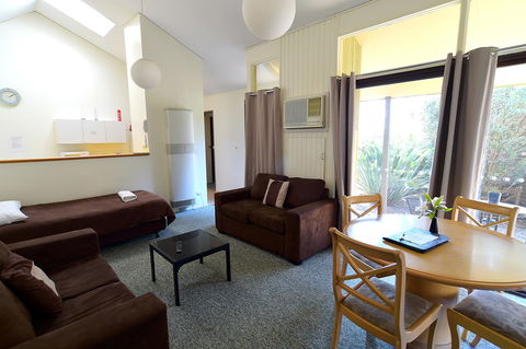 Executive Hideaway - Accommodation BNB 24