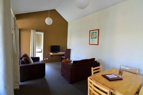 Executive Hideaway - Accommodation BNB 9