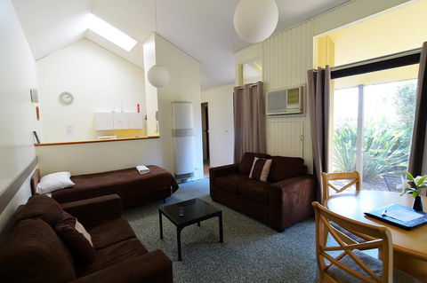 Executive Hideaway - Accommodation BNB 23