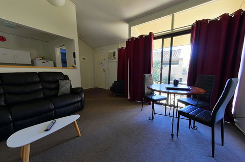 Executive Hideaway - Accommodation BNB 42