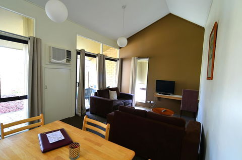 Executive Hideaway - Accommodation BNB 8