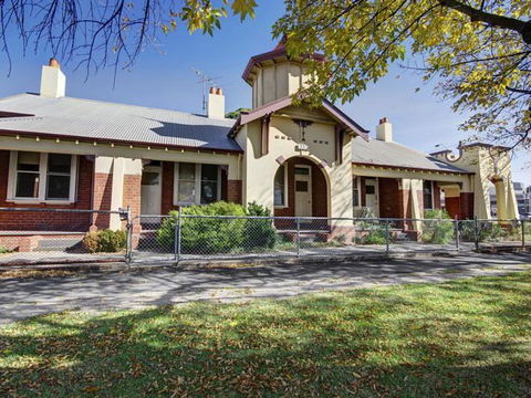 Boutique Heritage Studios On Ryrie Geelong CBD Opposite Hospital - Accommodation BNB 4