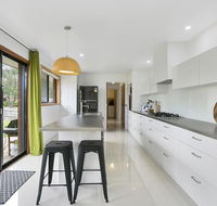 Fairhills - NEW LISTING beautifully styled - Accommodation BNB