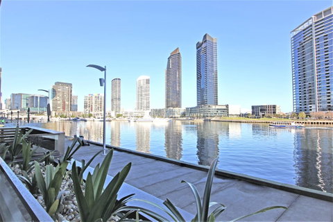 Auzzie Apartments Docklands, Melbourne - Accommodation BNB 1