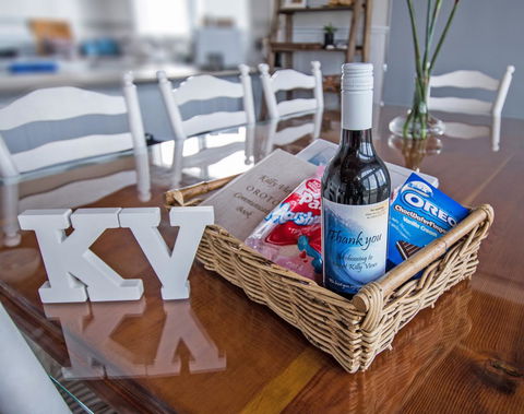 Stunning Waterfront Only 10 Minutes To Phillip Island - FREE EV UNIT 7kW For Electric Cars - Pet Friendly, Fireplace FREE WIFI Wine & Chocolates - Accommodation BNB 3