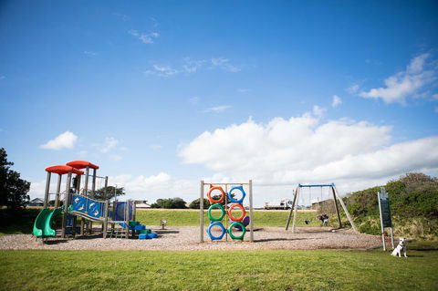 Stunning Waterfront Only 10 Minutes To Phillip Island - FREE EV UNIT 7kW For Electric Cars - Pet Friendly, Fireplace FREE WIFI Wine & Chocolates - Accommodation BNB 8