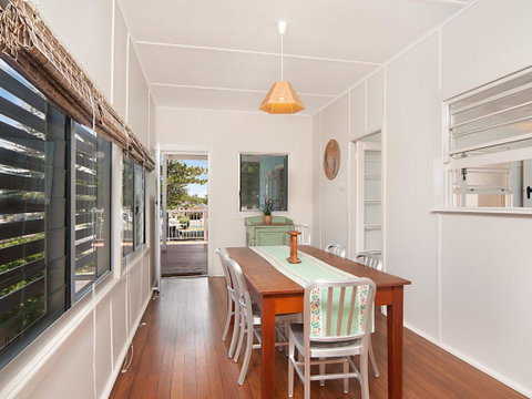 The Blue House - Flat Walk To River And Beach - Accommodation BNB 3