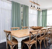 The Byng House Grand and Central Entertain 12 - Accommodation BNB