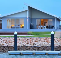 The Carnarvon Luxury Canal Home - Accommodation BNB