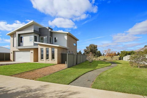 The Clubhouse On Black Bull - Accommodation BNB 1