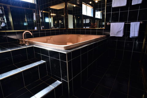 The Crossing Motel - Accommodation BNB 1
