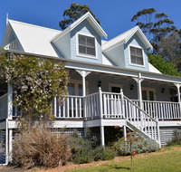 The Doll's House - Charming 2 bedroom cottage just a short walk from the village - Accommodation BNB