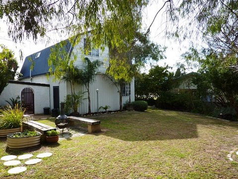 The Doo Drop Inn - Accommodation BNB 3
