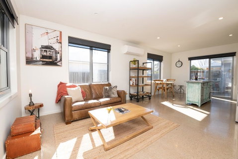 The Endsleigh -1 Bedroom Villa, Free Wifi, Near CBD - Accommodation BNB 2