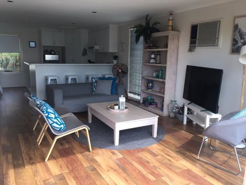 The Esplanade Holiday Home - Accommodation BNB 3