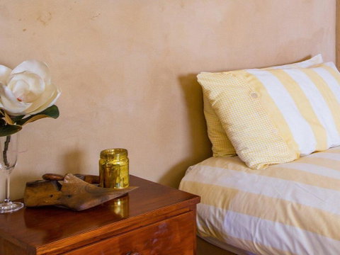 The Farmhouse - Grape Vines And Rolling Green Hills - Accommodation BNB 3