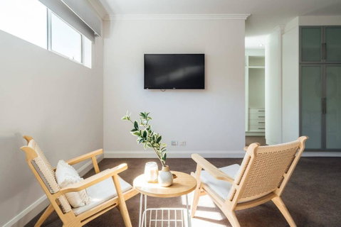 The Grand Oasis - Pool - Wifi - Mins From Beach - Accommodation BNB 3