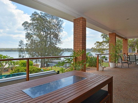 The House On The Lake @ Fishing Point, Lake Macquarie - Honestly Put The Line In And Catch Fish - Accommodation BNB 0