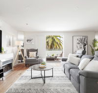 The Jetty Apartment by Ready Set Host - Accommodation BNB