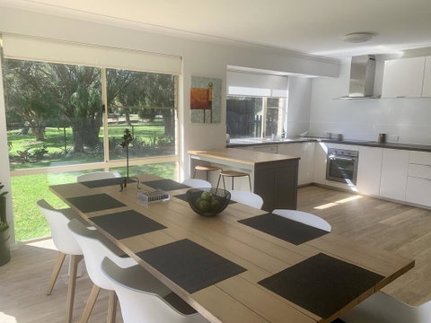 The Lake House - Accommodation BNB 2