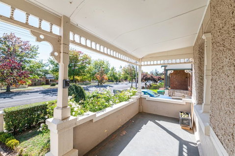 The Pearl On Prince  Stylish Cottage, CBD, Wifi - Accommodation BNB 3