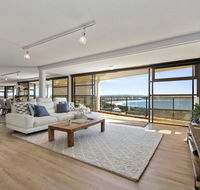The Penthouse  Point Cartwright - INSTANT HOTEL WINNER 2019 - Accommodation BNB