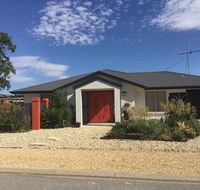 The Red Door - Accommodation BNB