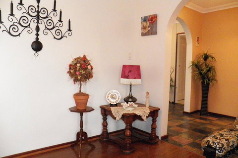 The Spanish Retreat And BnB - 24 Hrs - Accommodation BNB 2