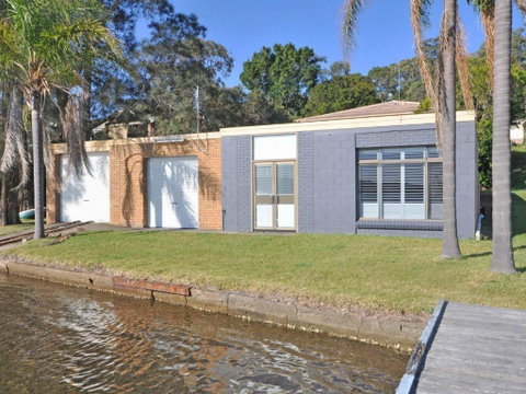 The Studio On The Lake @ Fishing Point, Lake Macquarie - Honestly Put The Line In And Catch Fish - Accommodation BNB 1
