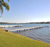 The Studio on the Lake  Fishing Point Lake Macquarie - honestly put the line in and catch fish - Accommodation BNB