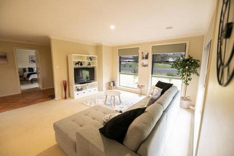 The Tinnock Entertainer Large & Comfy + Wifi - Accommodation BNB 1