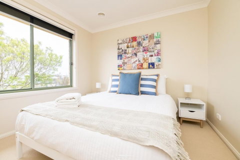 The Tinnock Entertainer Large & Comfy + Wifi - Accommodation BNB 2