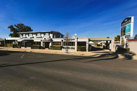 The Town House Motor Inn - Accommodation BNB 0