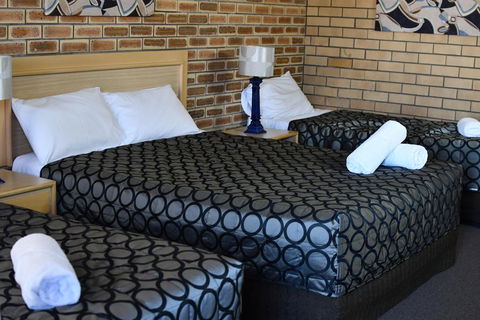 The Town House Motor Inn - Accommodation BNB 3