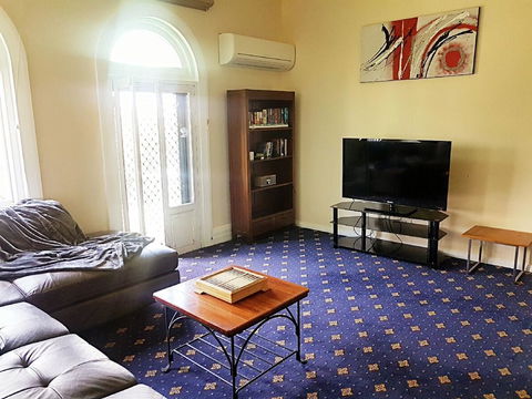 The Wharf Hotel - Accommodation BNB 2