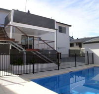 Thurlow Beach House with pool - stroll to CBD and Dutchies Beach - Accommodation BNB