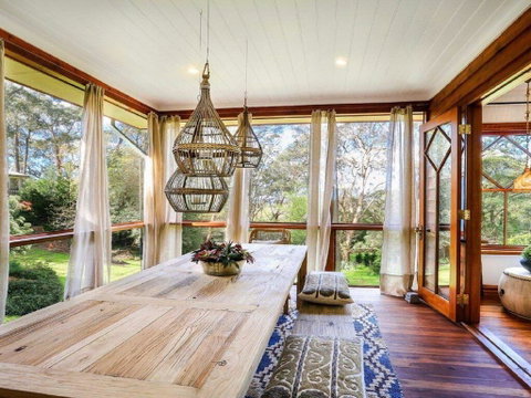 Treetops - Elegant, Inviting, Designer, Cedar Home - Accommodation BNB 1