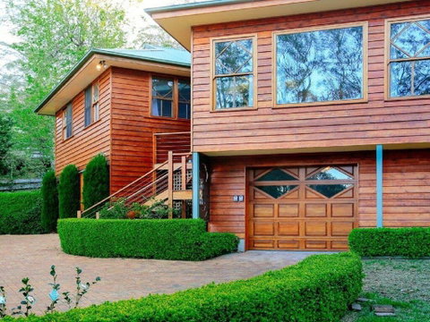 Treetops - Elegant, Inviting, Designer, Cedar Home - Accommodation BNB 2