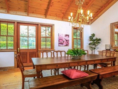 Treetops - Elegant, Inviting, Designer, Cedar Home - Accommodation BNB 3