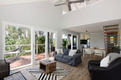 Treetops - Newly Renovated, In The Village! - Accommodation BNB 3