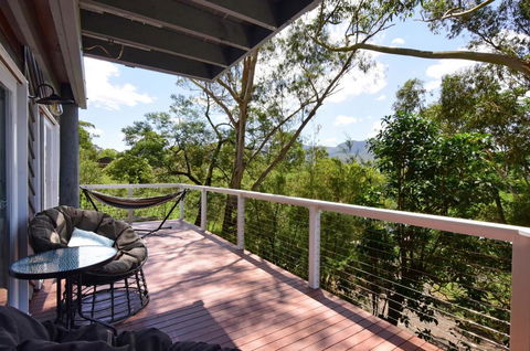 Treetops - Newly Renovated, In The Village! - Accommodation BNB 1