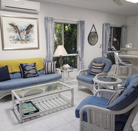 Trinity Beach POOLSIDE Apartment - Accommodation BNB