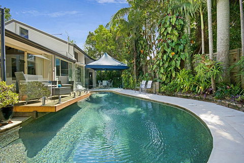 Tropical 5 Bedroom Family Getaway In Noosa Heads - Accommodation BNB 0
