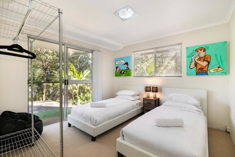 Tropical Townhouse With Two Courtyards And Pool - Accommodation BNB 2