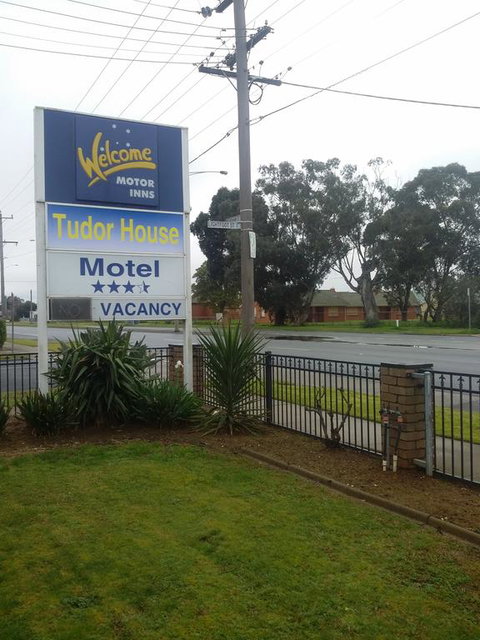 Tudor House Motel - Accommodation BNB 3
