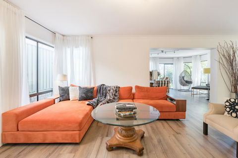 ULTRA SPACIOUS STYLISH HOME IN PRESTONS - SYDNEY - Accommodation BNB 0