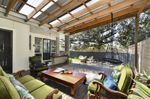 UMINA BEACH KOKOMO- Walk To The Beach, FAMILY And PET FRIENDLY Set Of 3 Vintage Original Holiday Flats & Vintage Caravan And Bat - Accommodation BNB 2